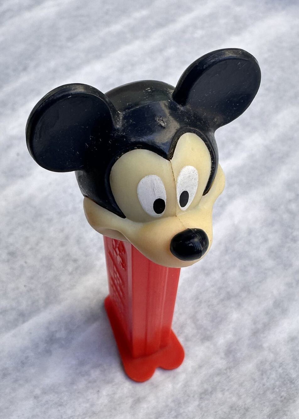D18 Vintage Disney's Mickey Mouse Footed Pez Dispenser Hungary